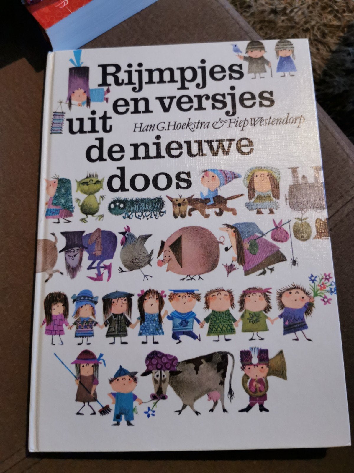 Rijmpjes en versjes uit de nieuwe doos - Han G. Hoekstra, Boeken, Verzenden, Zo goed als nieuw, Han G. Hoekstra & Fiep Westendorp