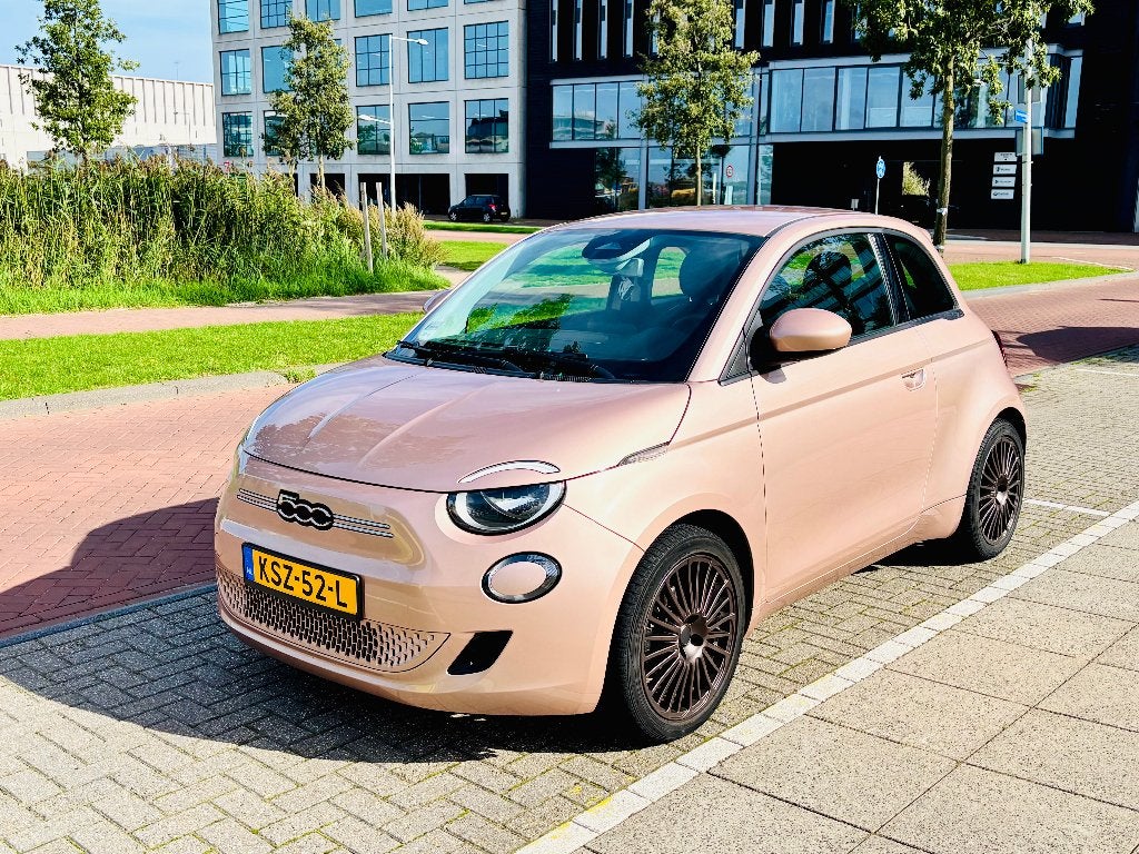 Stylish & Modern 2022 Gold Rose Fiat 500 electric 24kWh, Stof, Zwart, Bruin, Elektrisch