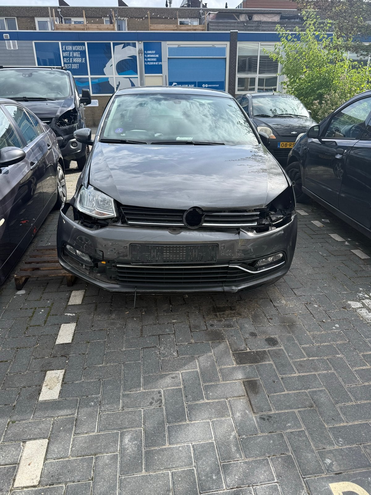 Volkswagen Polo met schade - Ideaal voor onderdelen/reparati, Volkswagen, Zilver of Grijs, Benzine, Ophalen