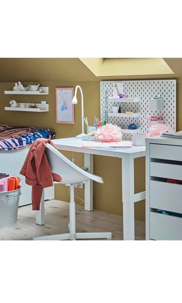 Kinderbureau met stoel en ophangbord, Ophalen, Zo goed als nieuw, Tafel(s) en Stoel(en)