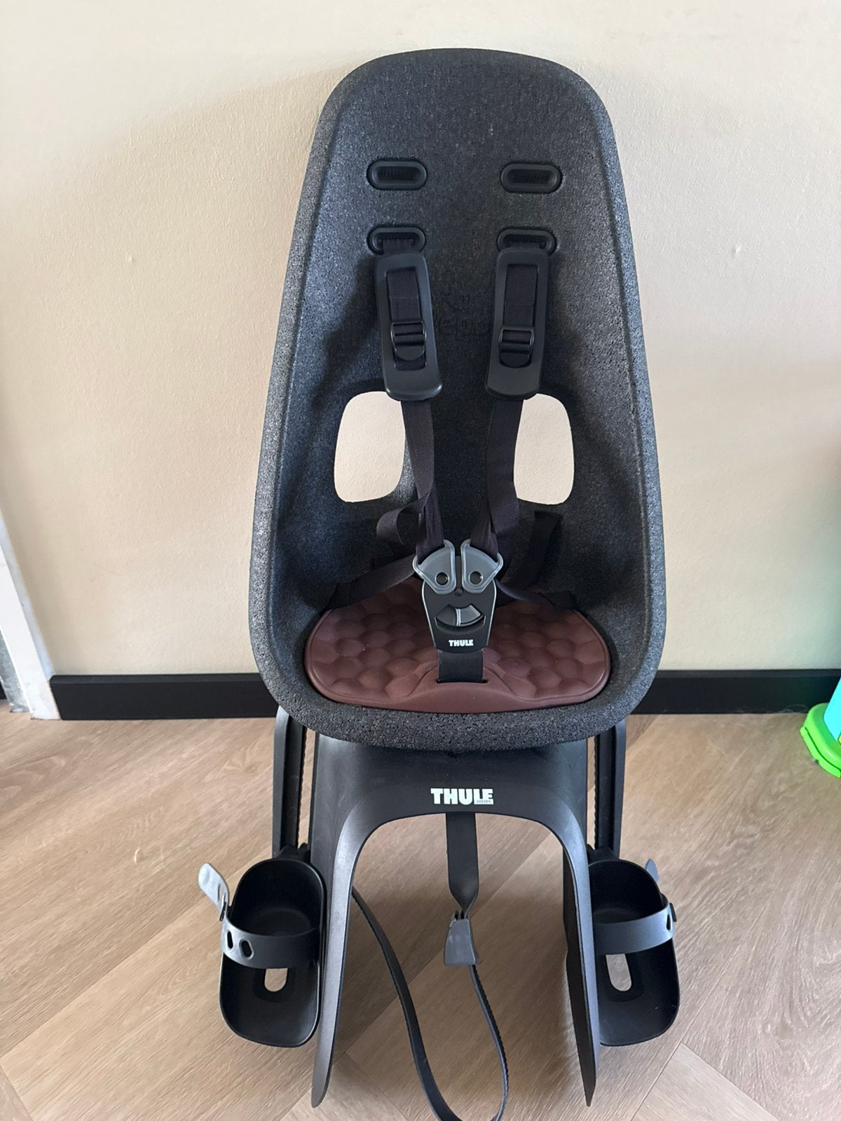 Thule Yepp next maxi bruin/zwart, Fietsen en Brommers, Ophalen, Zo goed als nieuw, Achterzitje