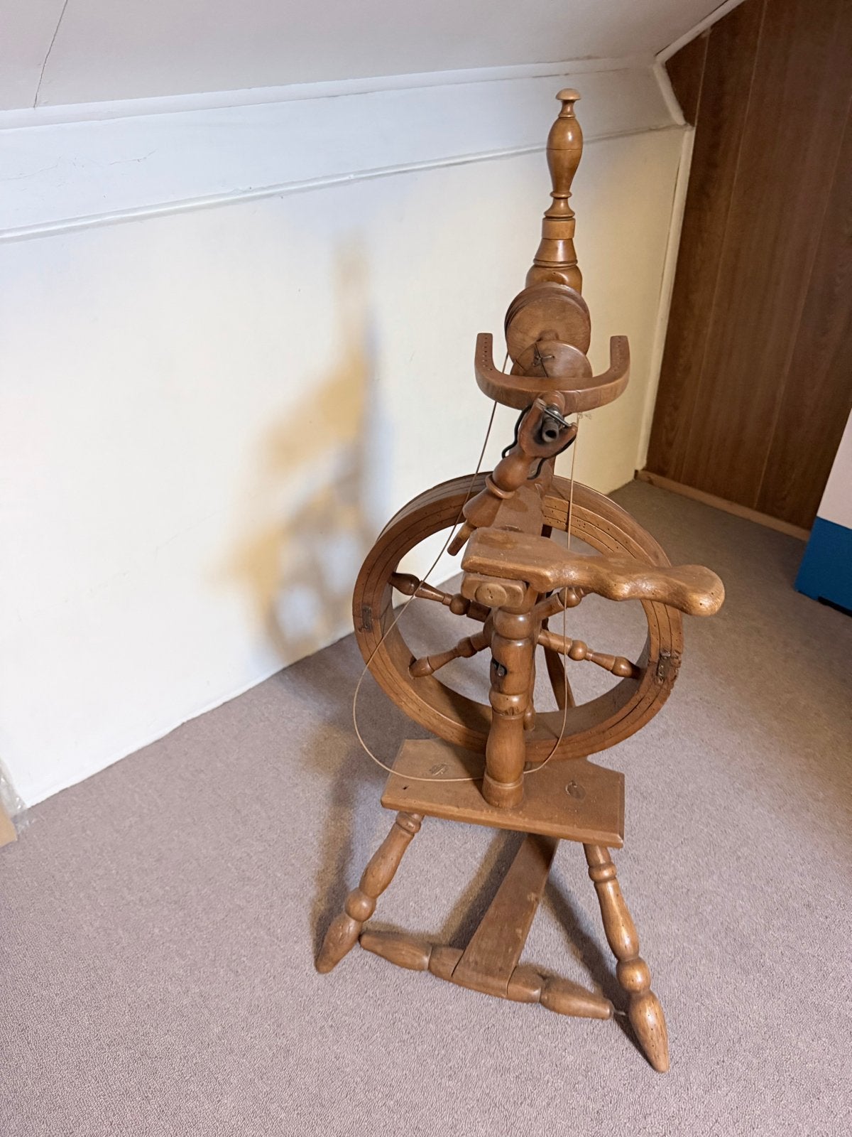Antiek houten spinnenwiel - Decoratief en functioneel, Ophalen, Gebruikt, Spinnewiel