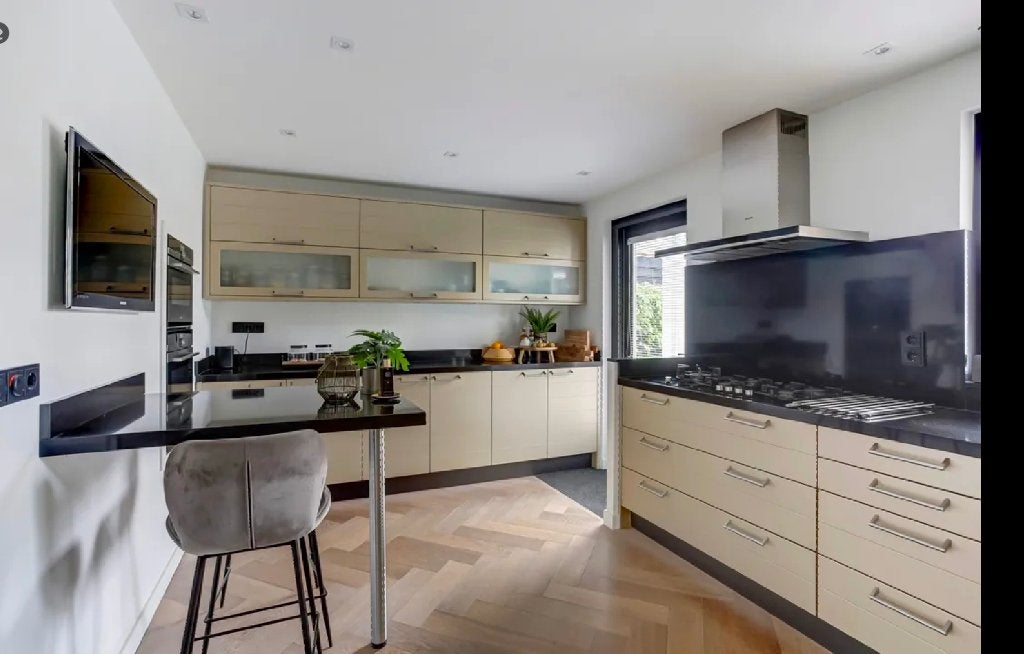 L-Keuken met kastenwand incl. modern granieten werkblad, Huis en Inrichting, Keuken | Complete keukens, Gebruikt, Hoekkeuken, Crème