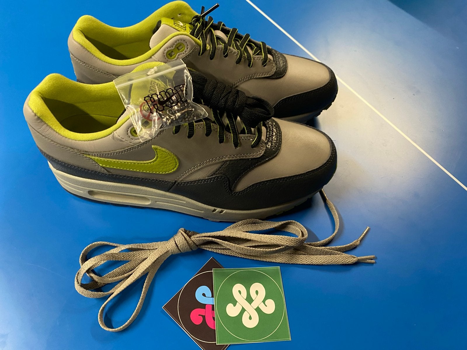Nike Air Max 1 HUF green - Nieuw in doos, Kleding | Heren, Ophalen of Verzenden, Nieuw, Overige kleuren, Sneakers of Gympen