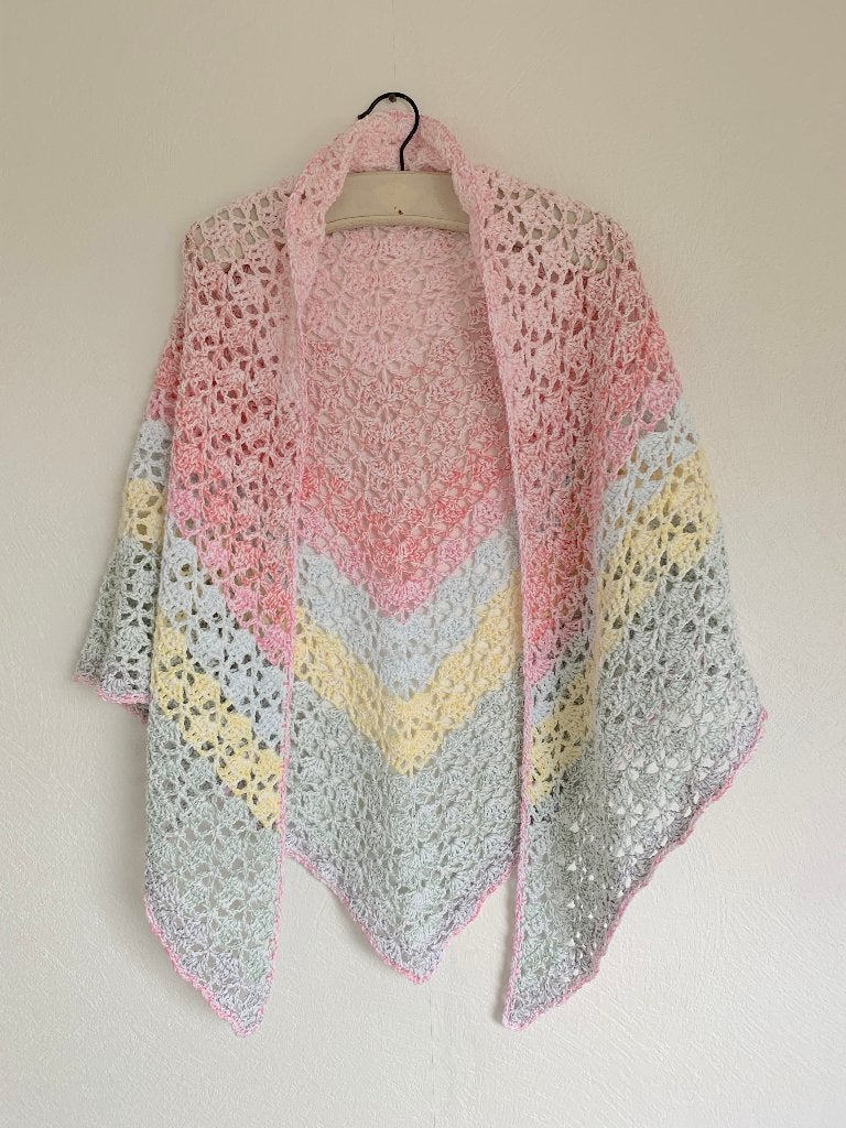 Gehaakte omslagdoek, pastel, nieuw en handgemaakt, Ophalen of Verzenden, Nieuw, Maat 38/40 (M), Sjaal