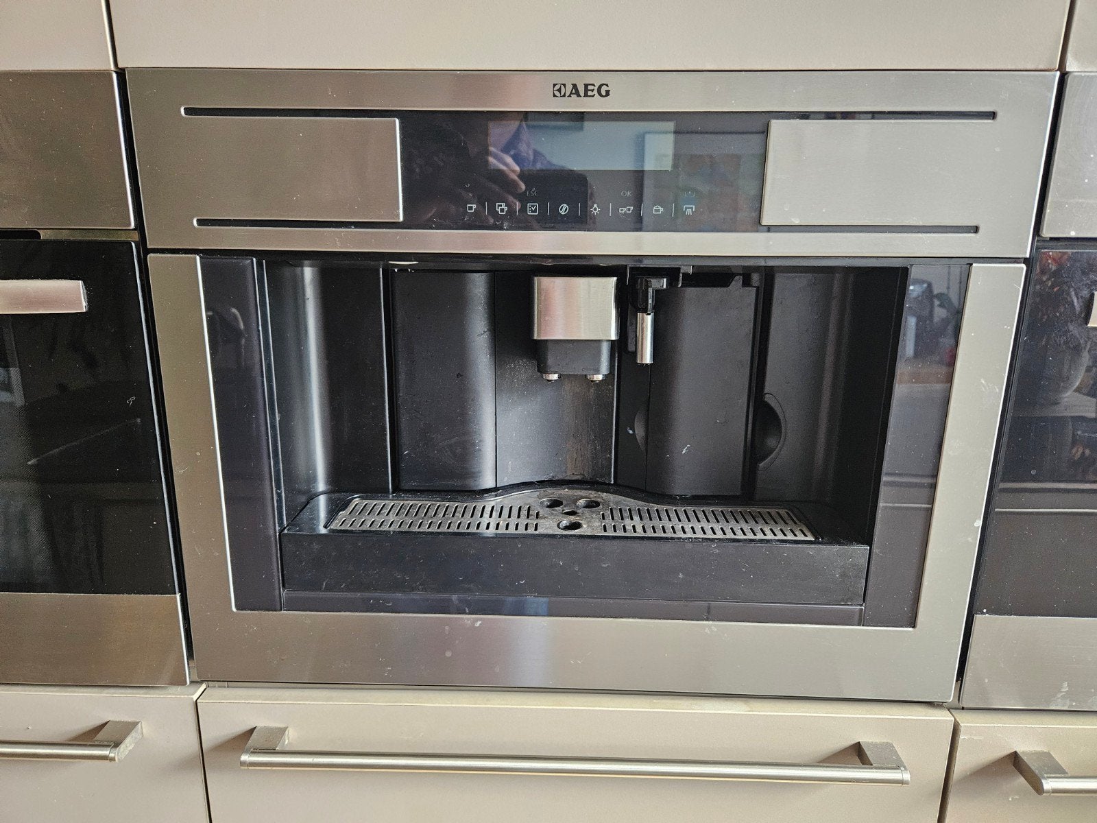 AEG Inbouw Koffiemachine - Volautomatisch Espresso Apparaat, Witgoed en Apparatuur, Koffiezetapparaten, Gebruikt, 10 kopjes of meer