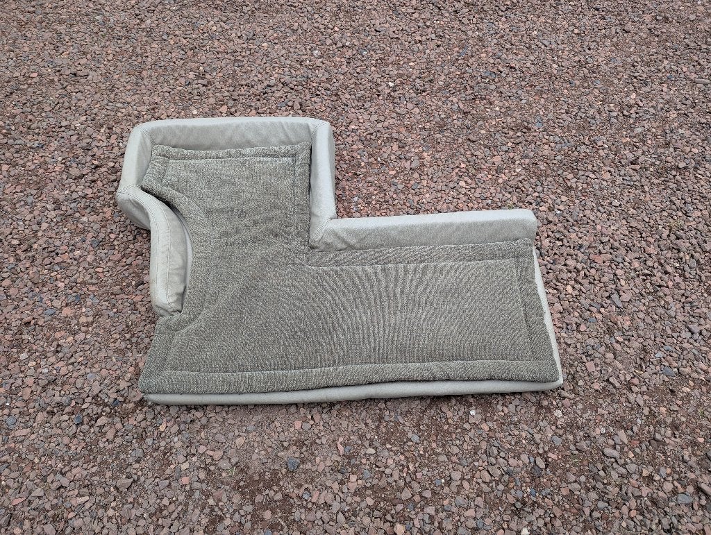 Hondenbed incl. comfortkussen en riem; Fiat-versie, Ophalen, Gebruikt, Overige