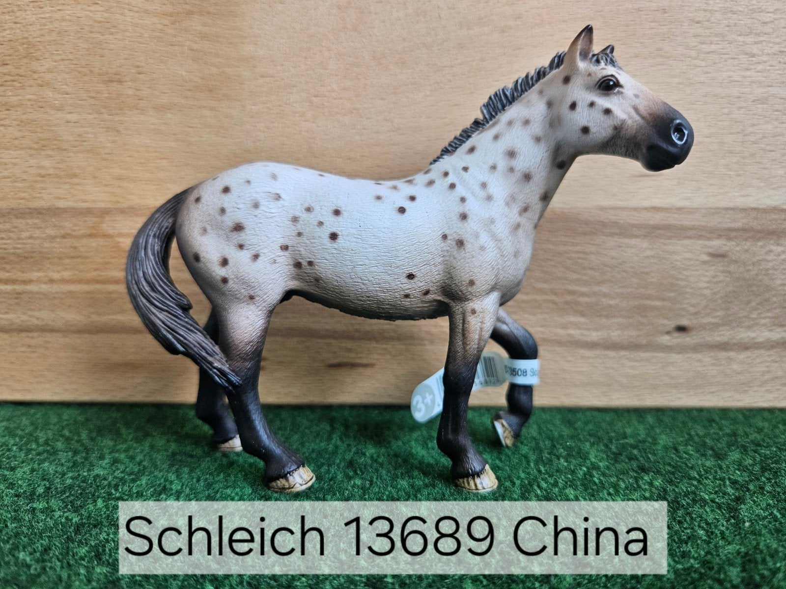 Schleich 13689 Knabstrupper hengst met vaantje uit 2011, Ophalen of Verzenden, Zo goed als nieuw, Paard, Beeldje of Figuurtje