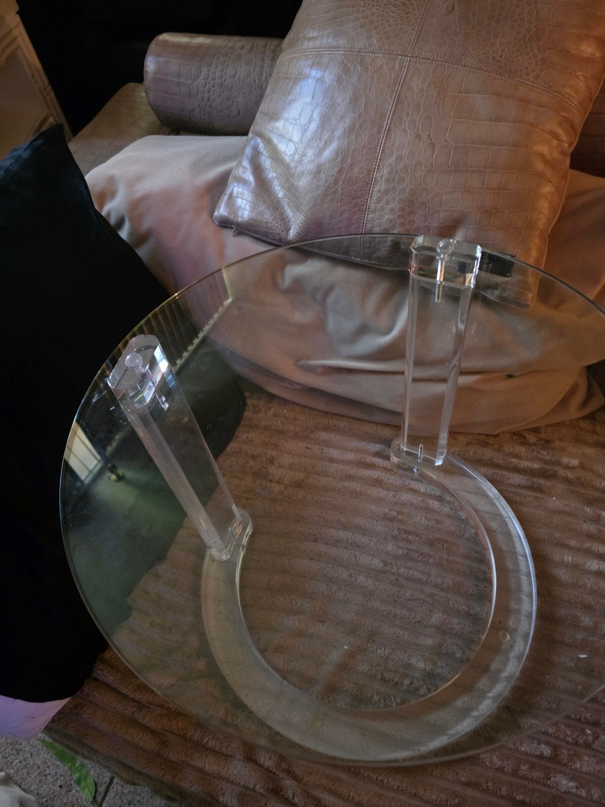 Plexiglazen bijzettafel 51 cm breed 40 cm hoog met glasplaat, Huis en Inrichting, Gebruikt, Rond, Ophalen, 45 tot 60 cm