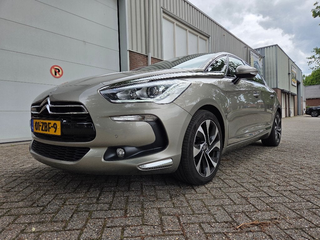 Citroën DS5 1.6 THP 115KW AUT 2013 Grijs, Auto's, Zwart, 75 €/maand, Particulier, Navigatiesysteem