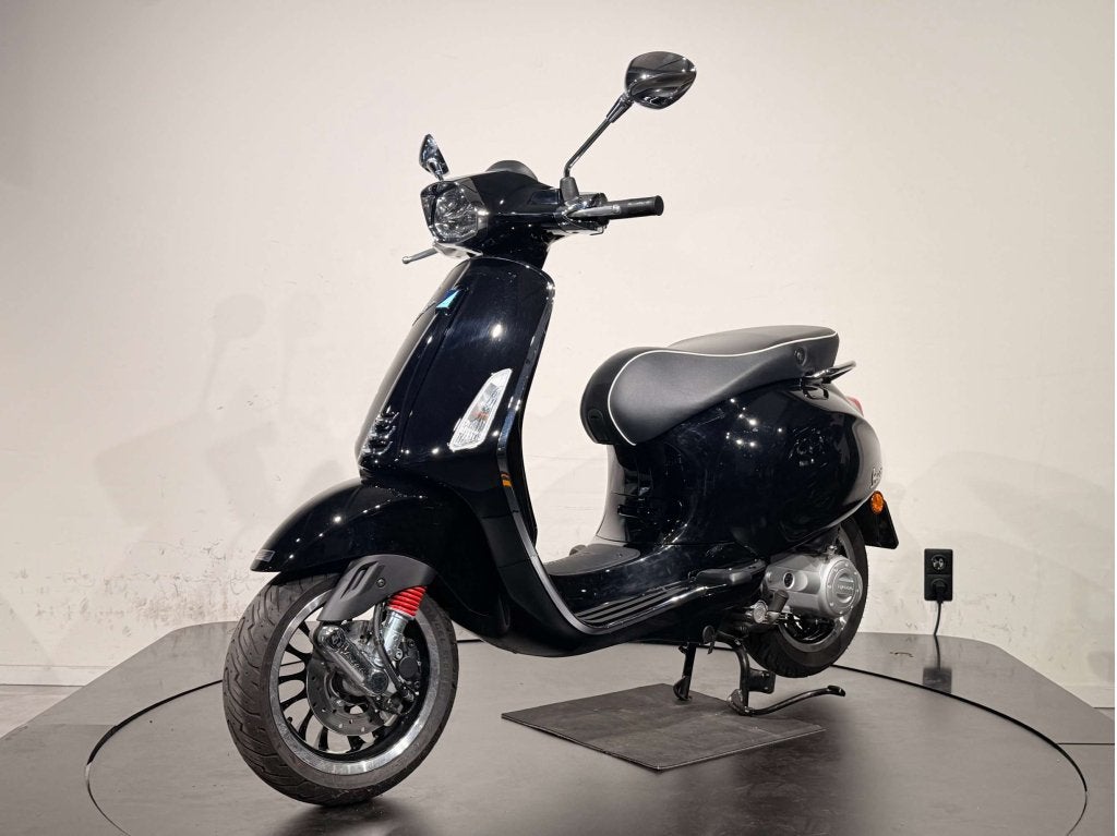 Vespsa Sprint zwart | 2021 | 2400KM | SNOR/BROM | Garantie, Piaggio & C. SpA, Overige modellen, Viale Rinaldo Piaggio, 25, 56025 Pontedera PI, Italië