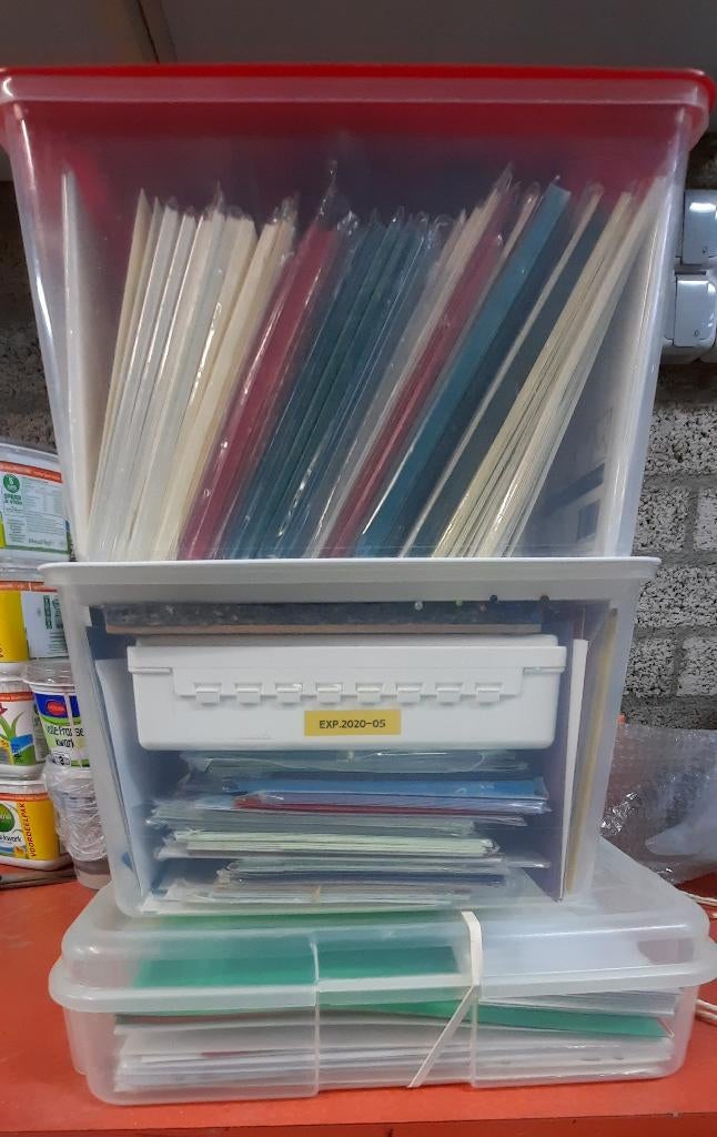 Dik en gekleurd papier voor wenskaarten, Ophalen of Verzenden, Gebruikt, Overige thema's