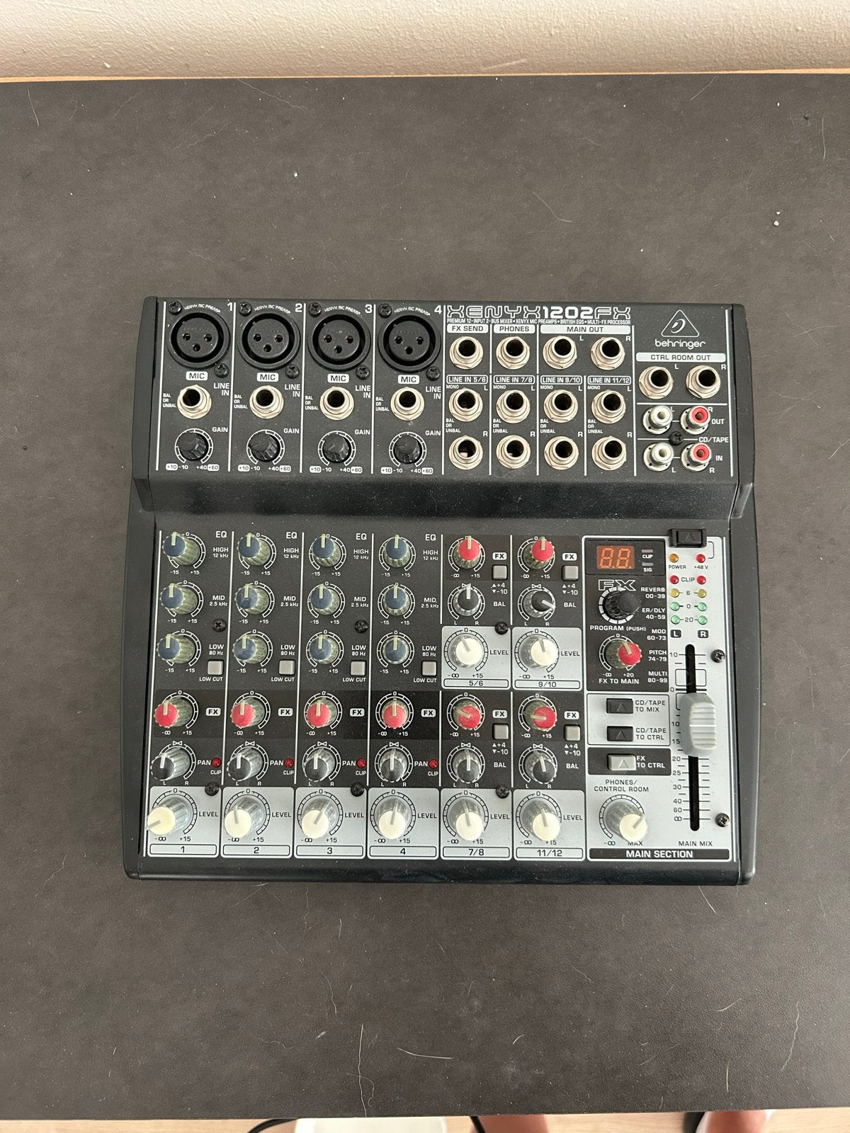 Behringer Xenyx 1202FX mixer met effecten en kabels, Ophalen, Gebruikt, 10 tot 20 kanalen, Microfooningang