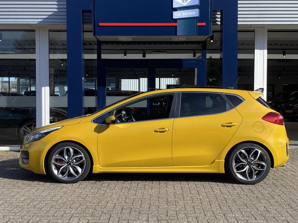 Kia cee'd 1.6 T-GDi GT / 204 PK / Open-Panodak / Cruise-Cont, Voorwielaandrijving, Gebruikt, 4 cilinders, Leder en Stof