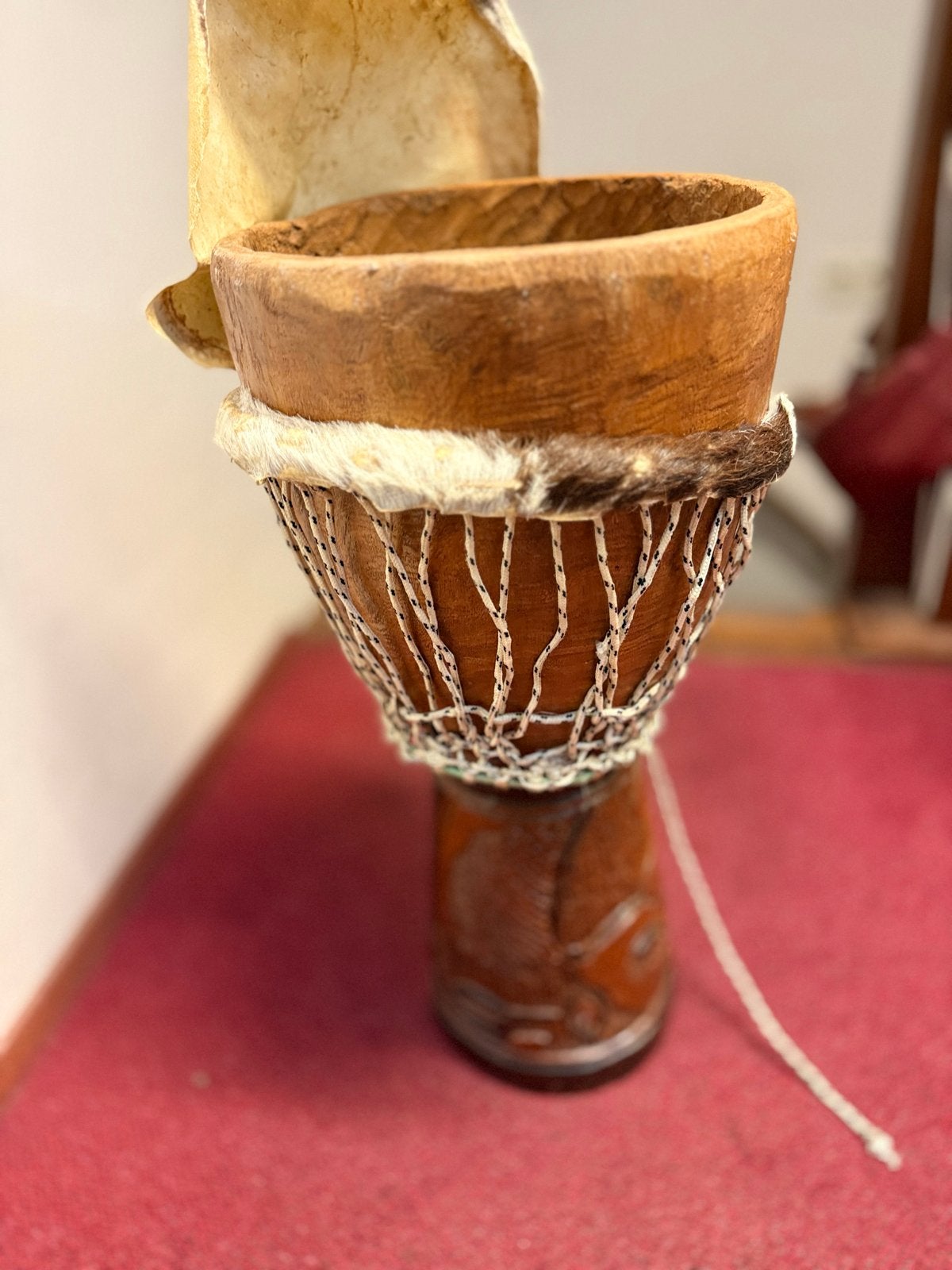 Grote djembe met hoes - Nieuw vel nodig (ca. 70 cm), Muziek en Instrumenten, Ophalen, Gebruikt, Trommel