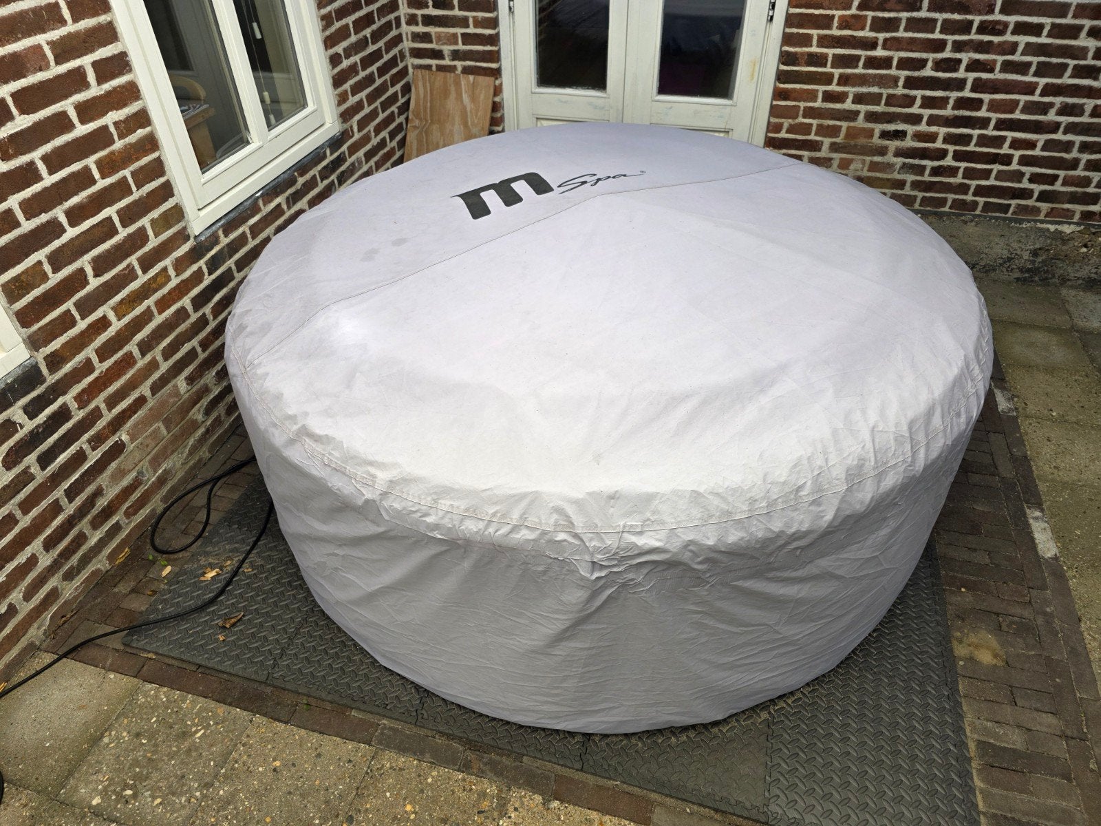 MSpa opblaasbare jacuzzi met bubbels en verwarming, Ophalen, Gebruikt, Afdekzeil, Opblaasbaar