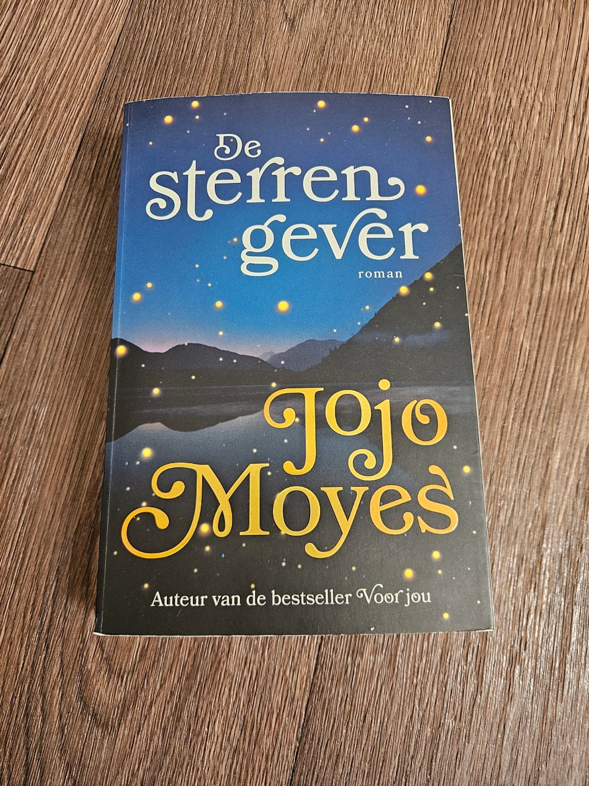 De Sterrengever - Jojo Moyes (roman), Boeken, Ophalen of Verzenden, Zo goed als nieuw, Jojo Moyes, Nederland