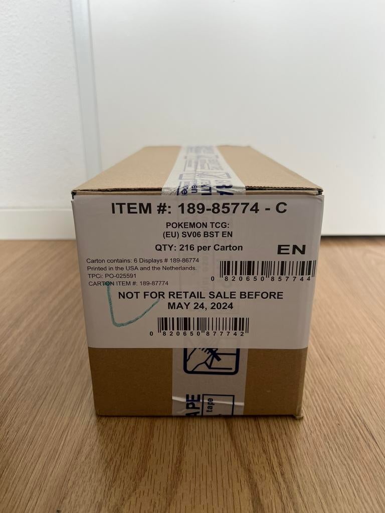 Twilight Masquerade Booster Box Case, Ophalen of Verzenden, Zo goed als nieuw, Boosterbox, Foil