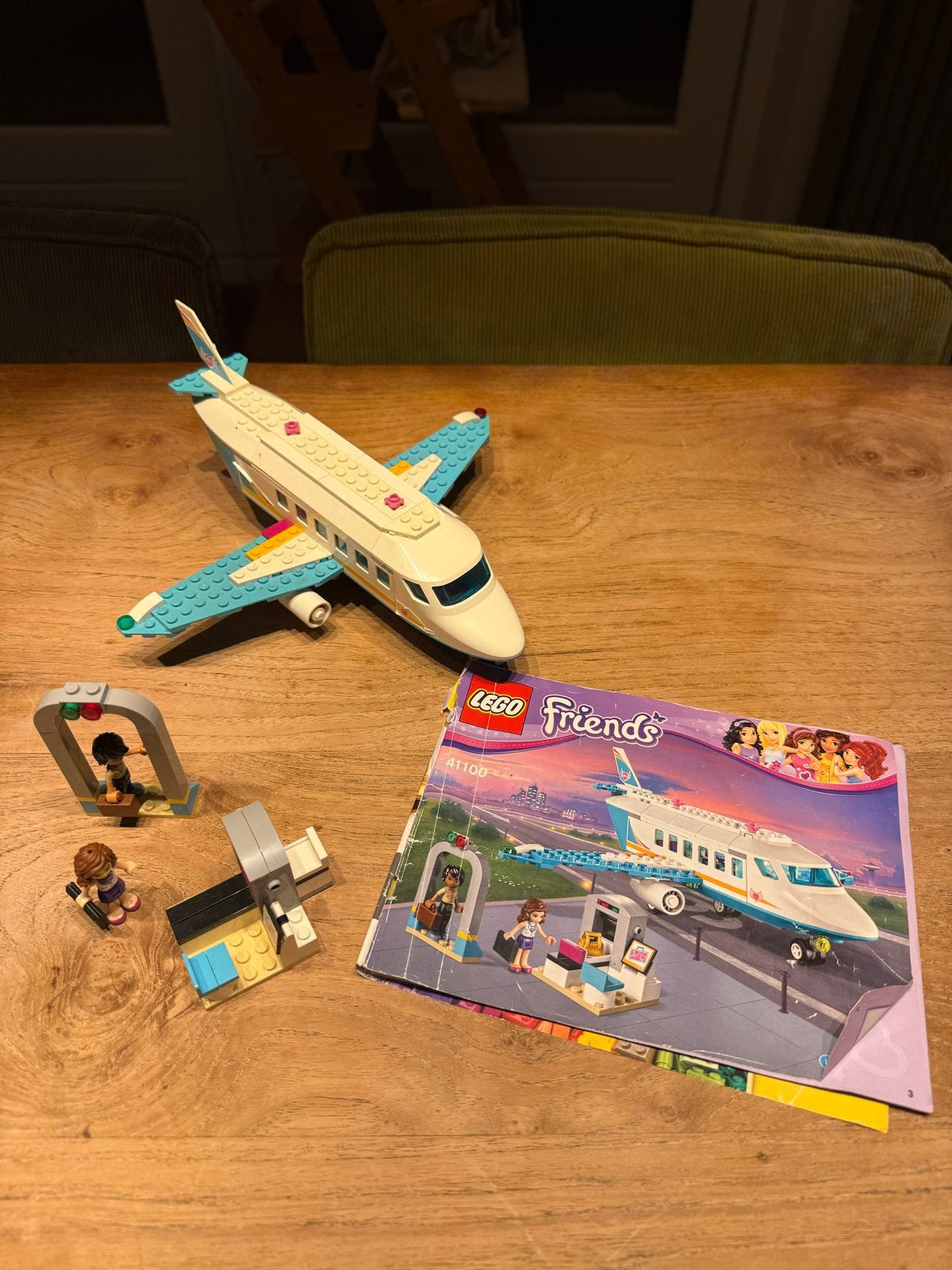 LEGO Friends Vliegtuig 41100 met poppetjes en boekje, Ophalen of Verzenden, Gebruikt, Overige merken