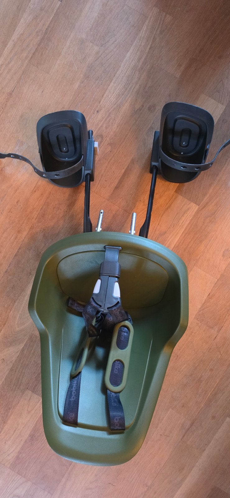 Bobike Mini One Olive Green fietszitje met windscherm, Fietsen en Brommers, Ophalen, Voetsteuntjes, Voorzitje, Zo goed als nieuw