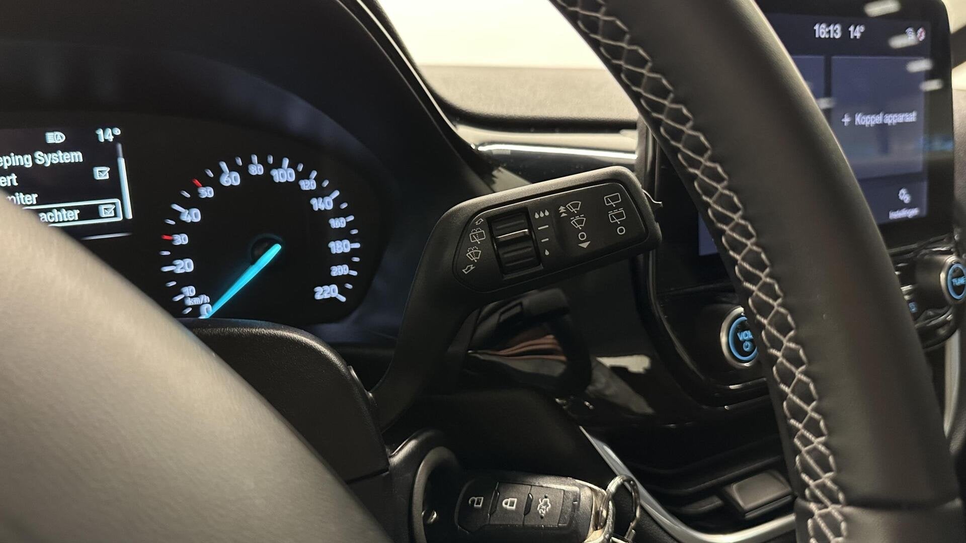 Foto 26 van Ford Fiesta 1.0 EcoBoost Hybrid Titanium NAVI CRUISE CARPLAY