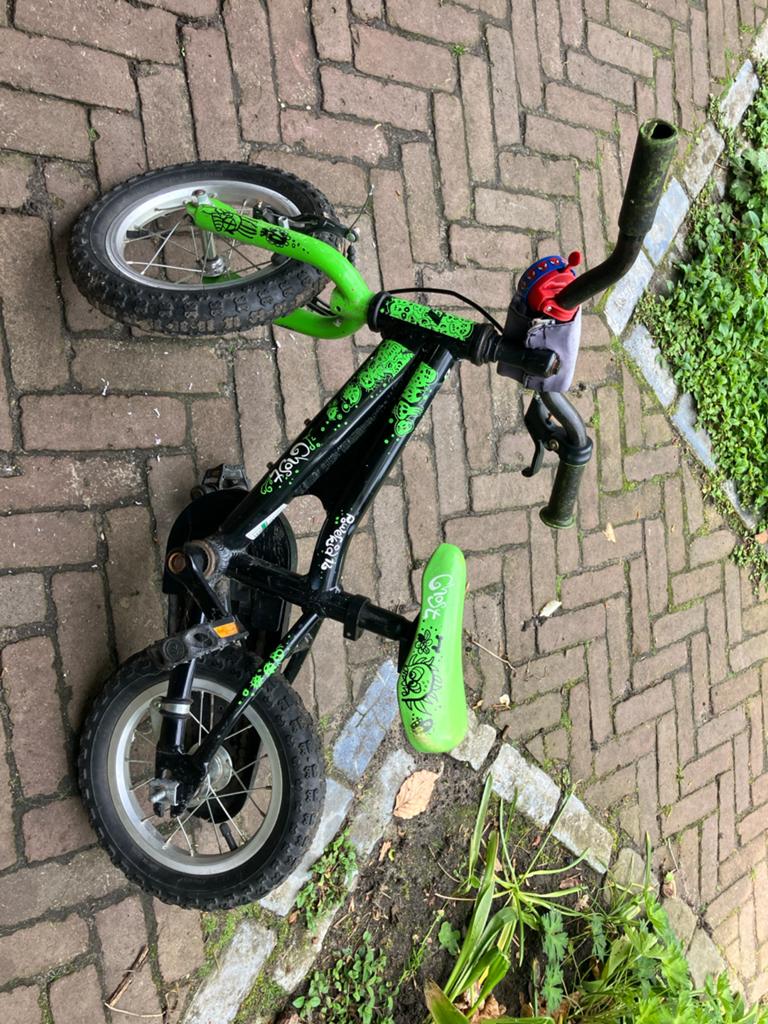 Leuk kinderfietsje (12 inch) voor de beginnende fietser, Ophalen, Zijwieltjes, Gebruikt, Velgrem