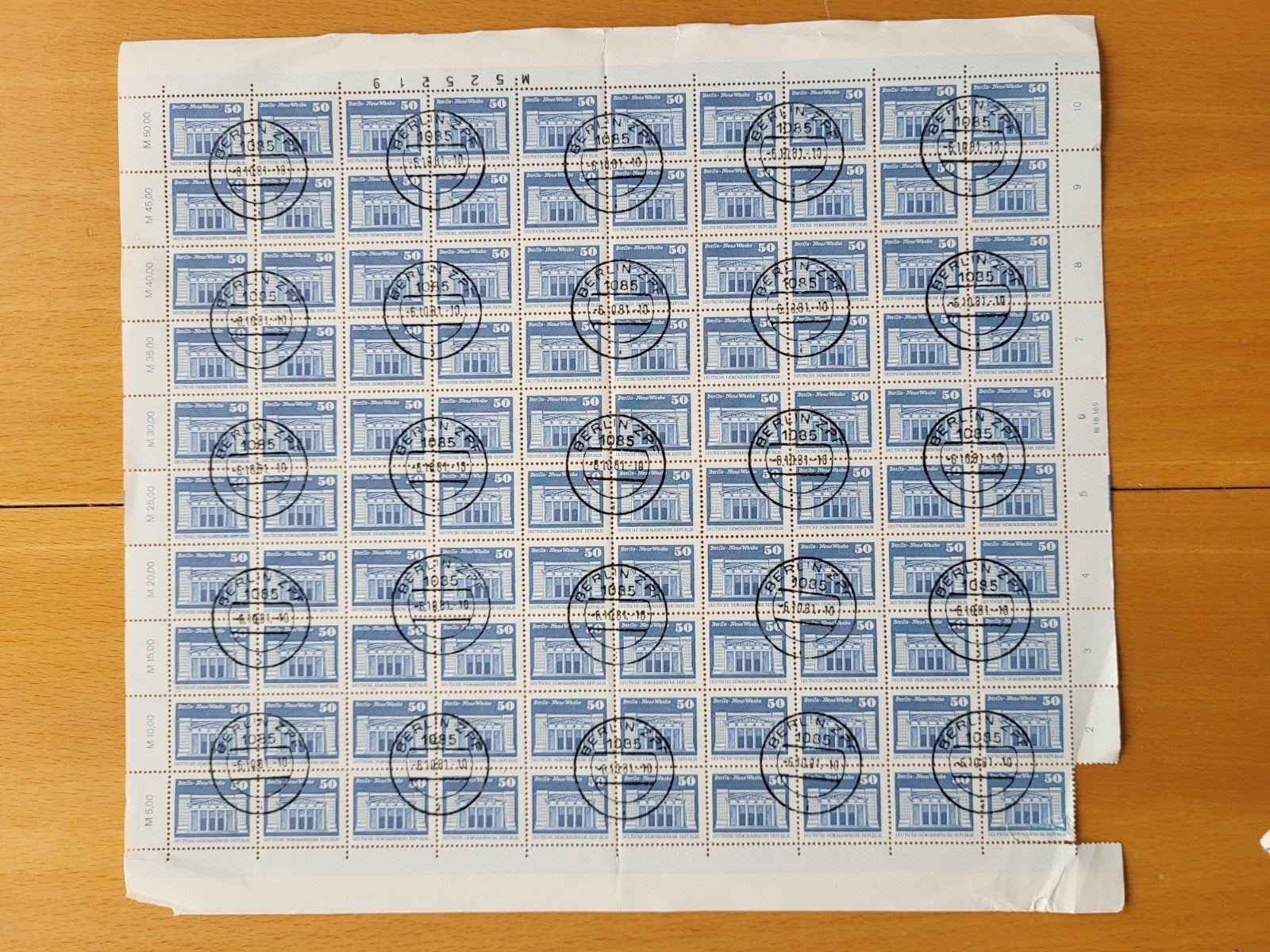 DDR Postzegelvel 'Berlin - Neue Wache' 1985, Gestempeld, Postzegels en Munten, Verzenden