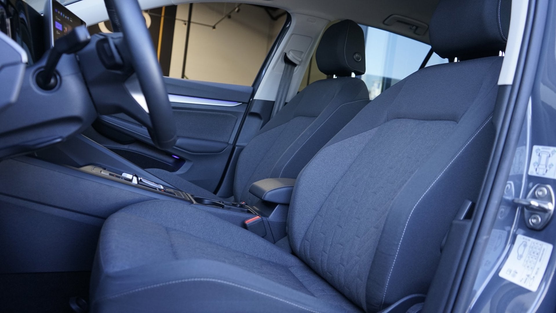 Volkswagen Golf VIII 8.5 1.5 eTSI AUTOMAAT|ACC|AMBIANCE|CARP, Auto's, Dealer onderhouden, 4 cilinders, 150 pk, Bedrijf