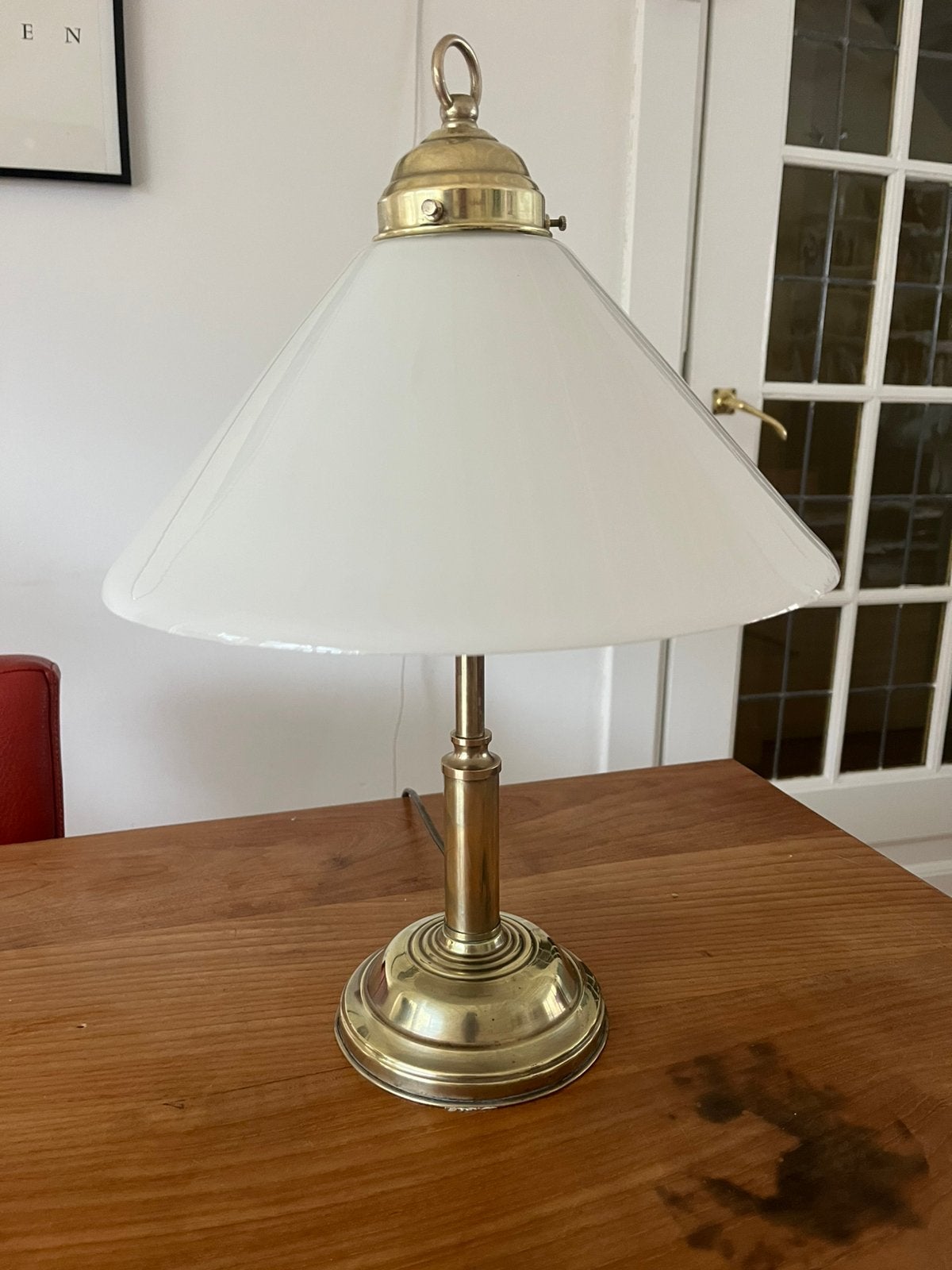 Mooie Art Deco lamp met messing voet en opaline glas, Ophalen, Zo goed als nieuw