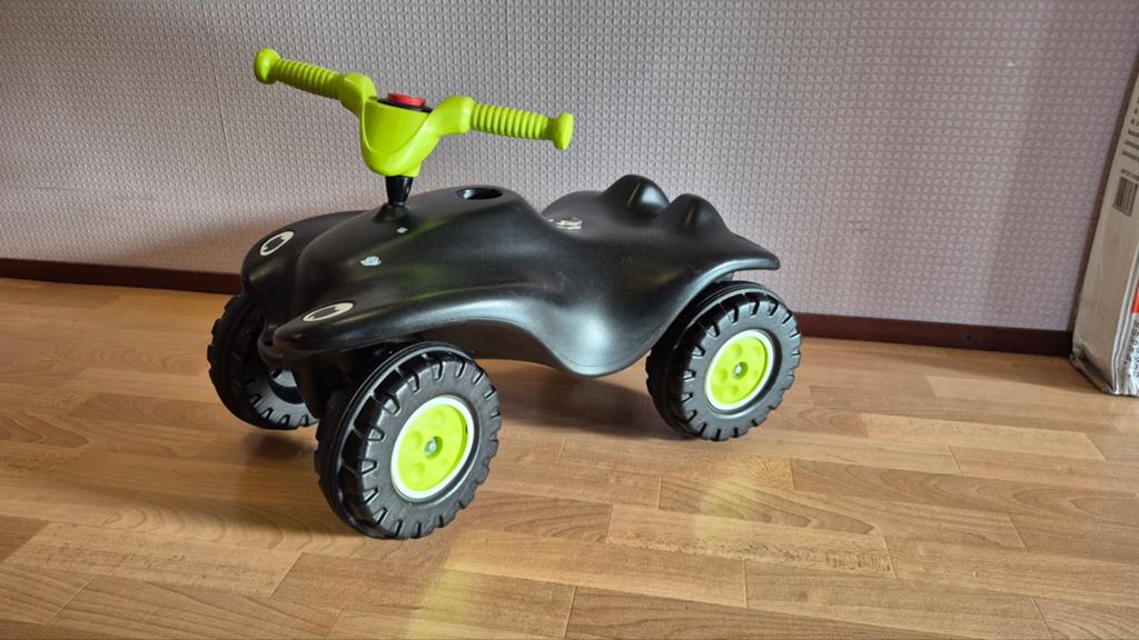 Zwarte loopauto met groene accenten, Ophalen, Gebruikt, Loopvoertuig
