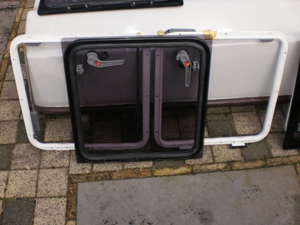 vlucht luiken kunstof, Ophalen, Zo goed als nieuw, Dekbeslag, Zeilboot of Motorboot