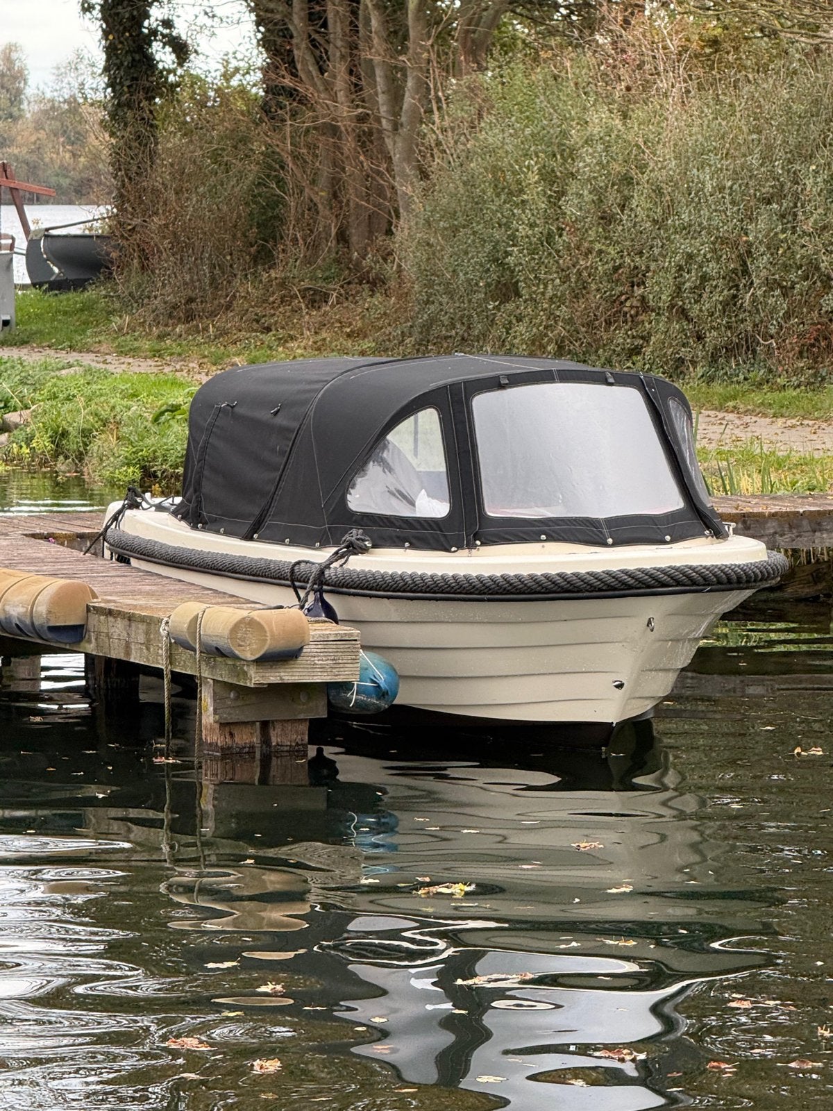 Nette sloep 5,5M met 15pk motor, Watersport en Boten, Gebruikt, Afdekzeil, Buitenboordmotor, Sloep
