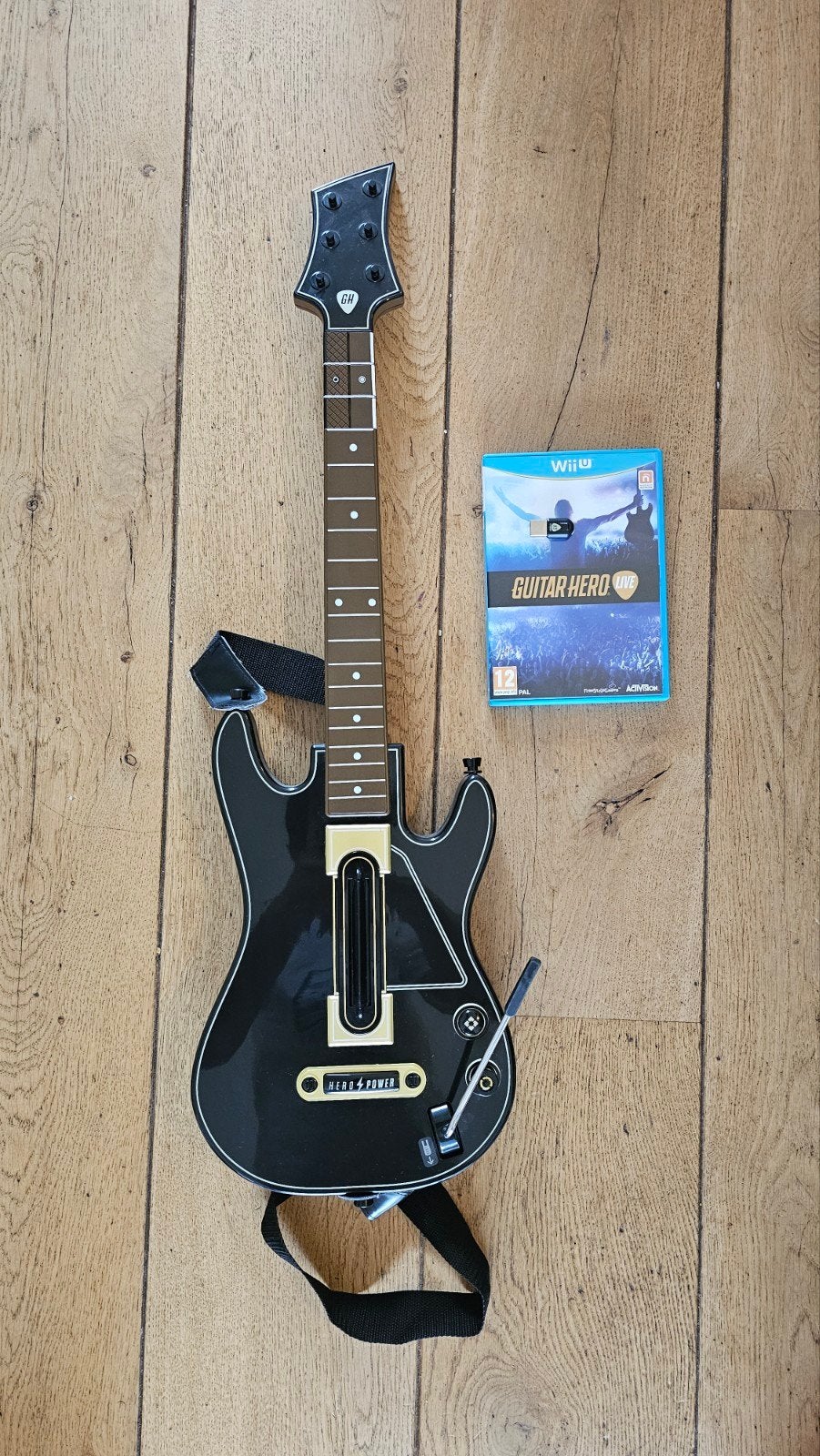 Guitar Hero Live met dongle voor Wii U, Ophalen of Verzenden, Zo goed als nieuw, Muziek