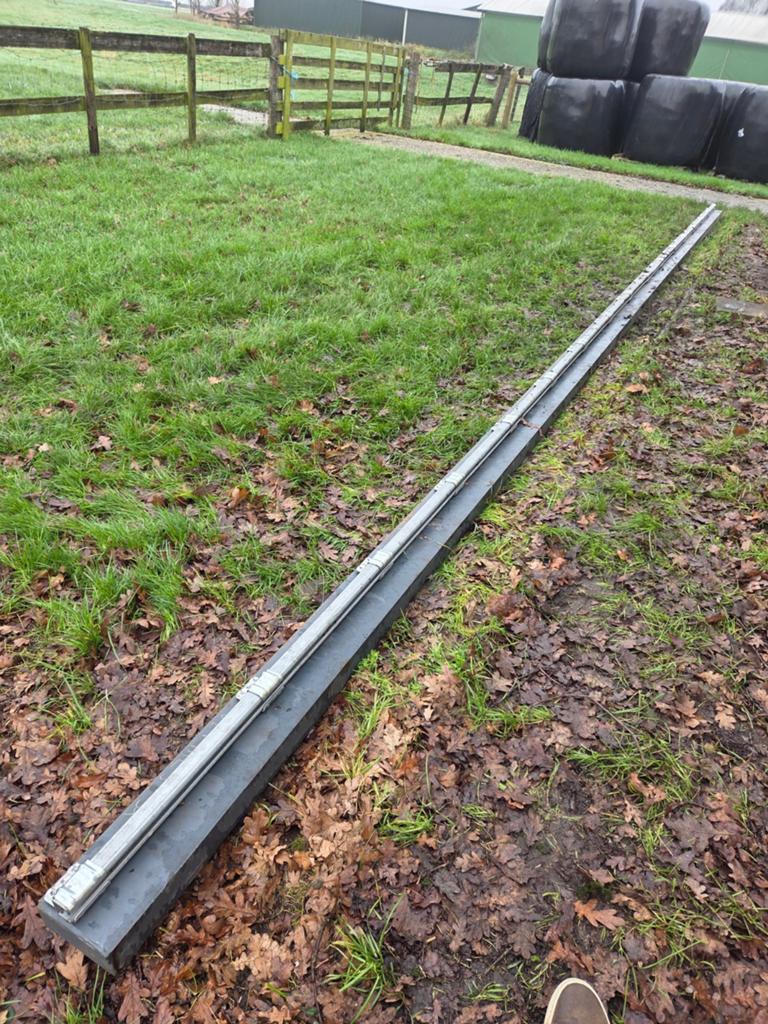 Stalen bind met geleiderail voor schuifdeur, Ophalen of Verzenden, Gebruikt