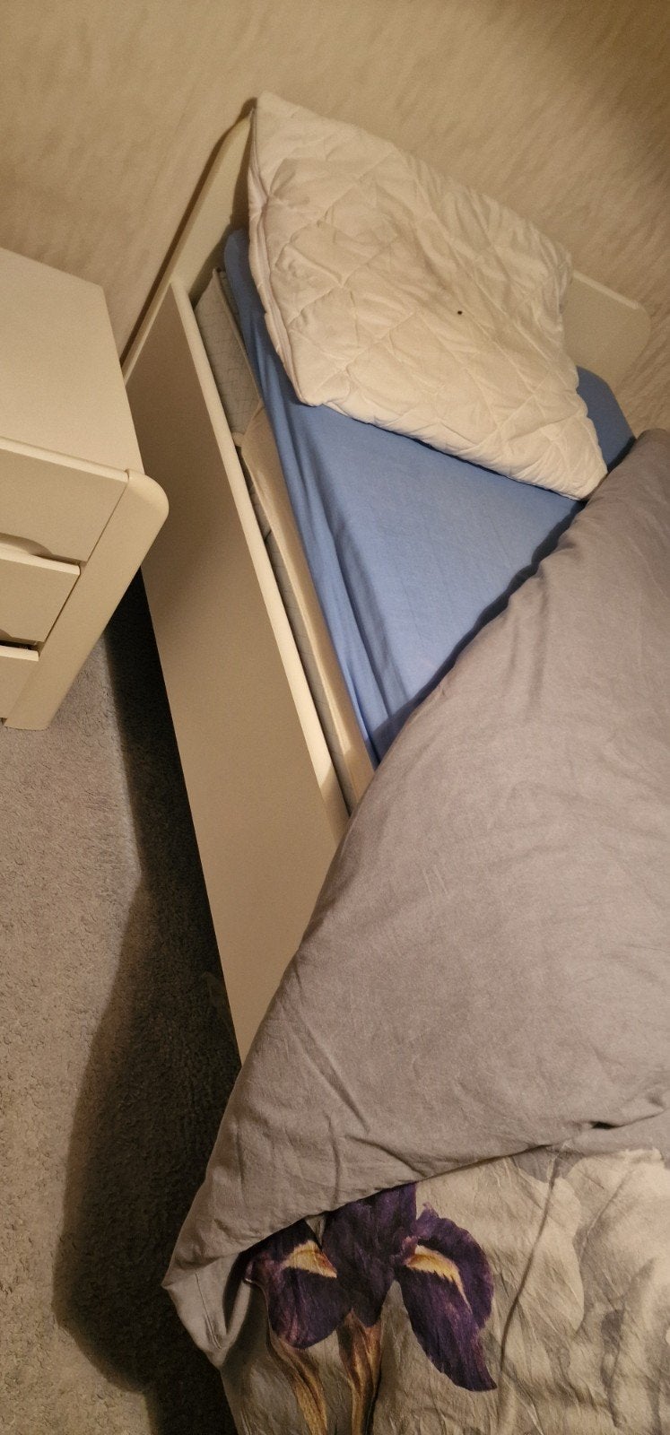 Eenpersoonsbed met matras en nachtkastje, Ophalen, Gebruikt, 90 cm, Eenpersoons