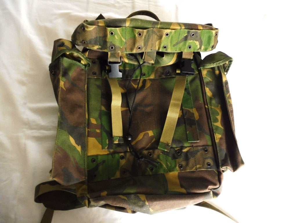 Militaire rugtas ca 45 x 45 diverse vakken en zit kussentje, Ophalen, Gebruikt, Overige merken