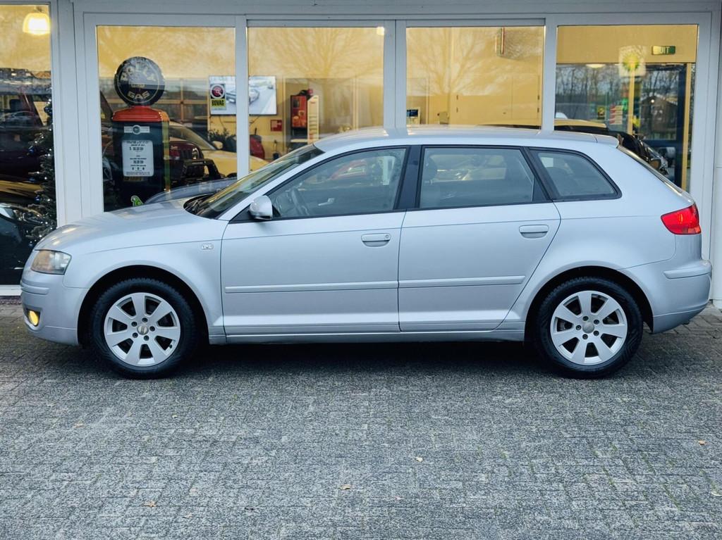 Audi A3 1.6 16v FSI 115pk 6bak,Clima,Cruise,Lmv,Elek pakket,, Voorwielaandrijving, Gebruikt, Zwart, 4 cilinders