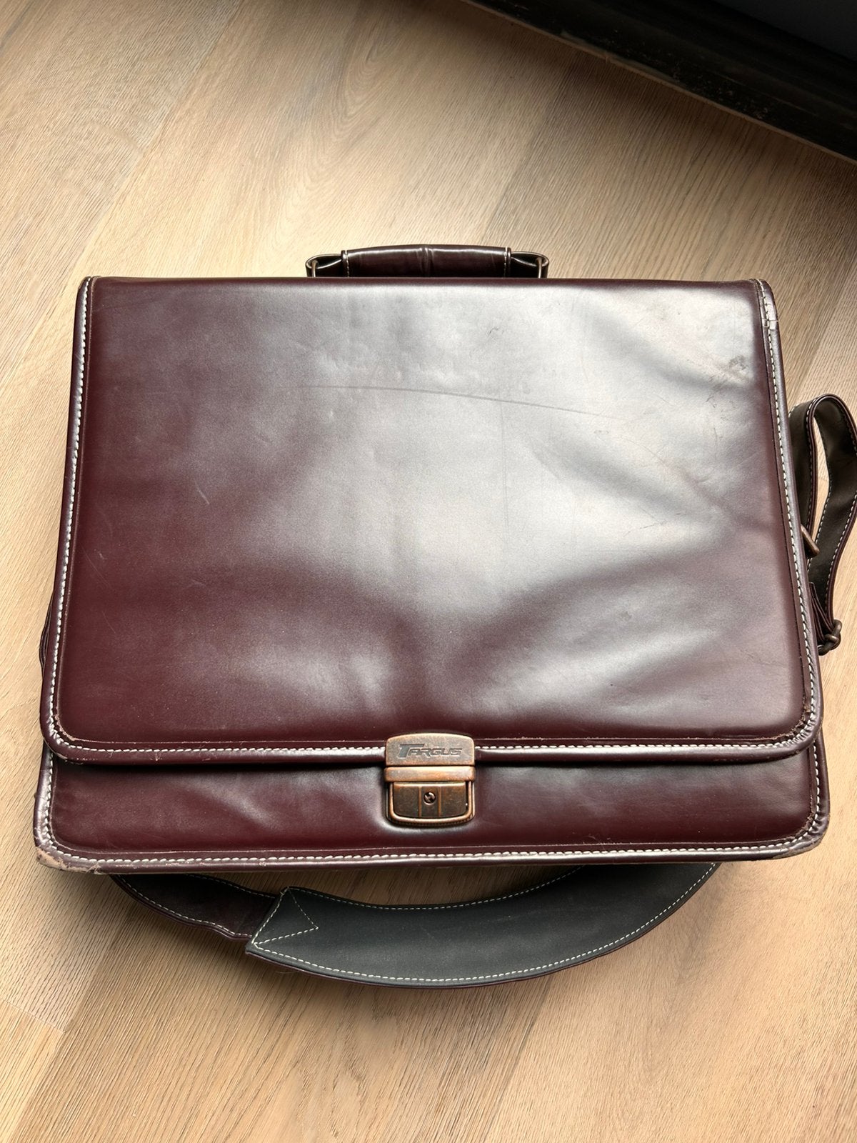 Targus tas, Computers en Software, Laptoptassen, Ophalen, Bruin, Zo goed als nieuw, Targus