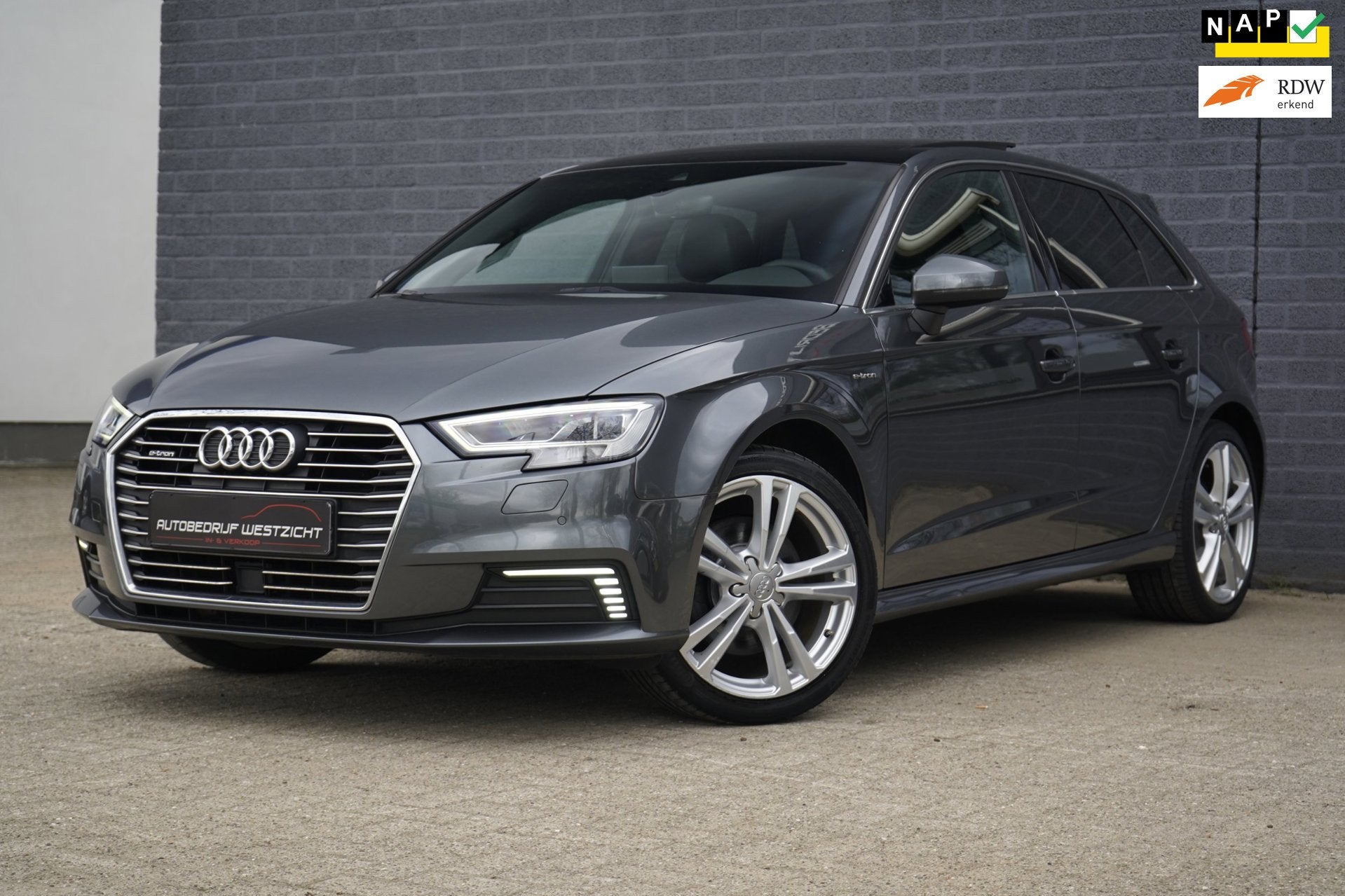 Audi A3 Sportback 1.4 e-tron 3x S Line Pano Dealer Onderhoud, Auto's, Audi, 8 kWh, Automatische klimaatregeling, Gebruikt, 4 cilinders