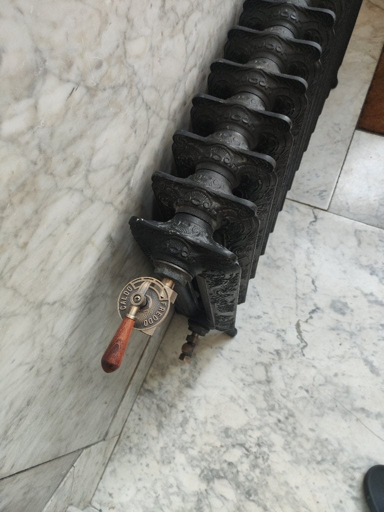 Gietijzeren radiator op pootjes, Ophalen, 30 tot 80 cm, Radiator, Zo goed als nieuw