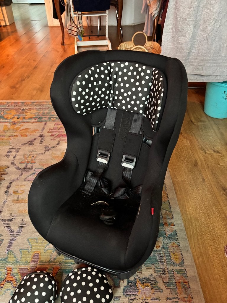 HEMA autostoel 0–18 kg zwart/wit – 5-puntsgordel, Kinderen en Baby's, 0 t/m 18 kg, Slaapstand, Ophalen, Overige merken