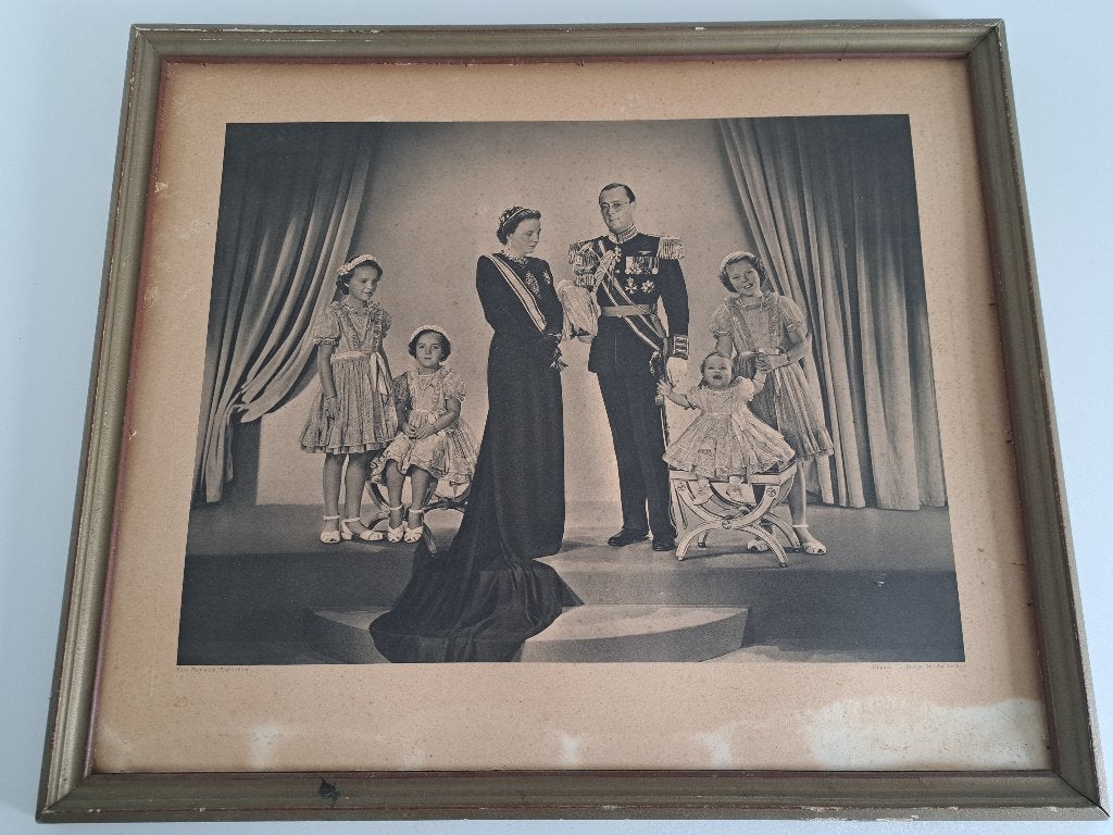 Staatsiefoto Koninklijk gezin 1948 Kroning Juliana met gezin, Ophalen of Verzenden, Gebruikt, Nederland, Kaart, Foto of Prent