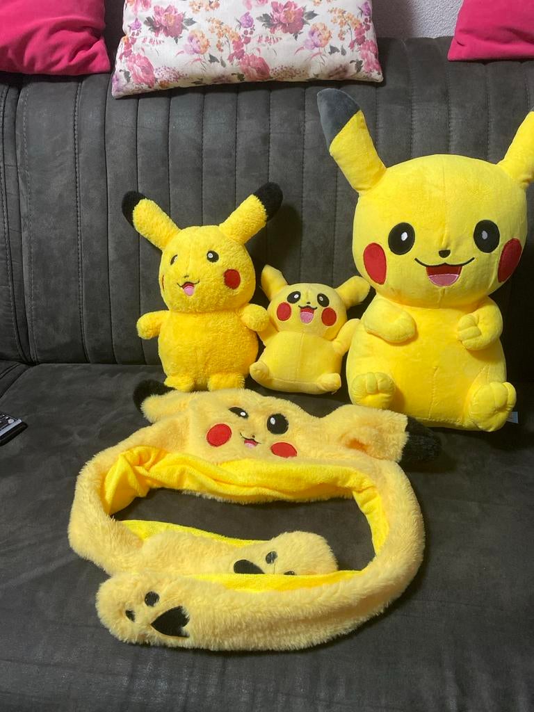 Pikachu Knuffels en Muts - Diverse Maten, Geel, Overige typen, Ophalen of Verzenden, Zo goed als nieuw