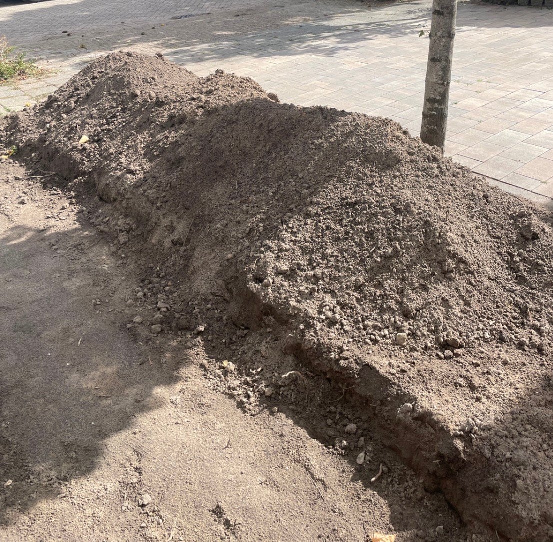 Zwarte tuinaarde gratis, Tuin en Terras, Zand, Ophalen, Zo goed als nieuw, Overige typen