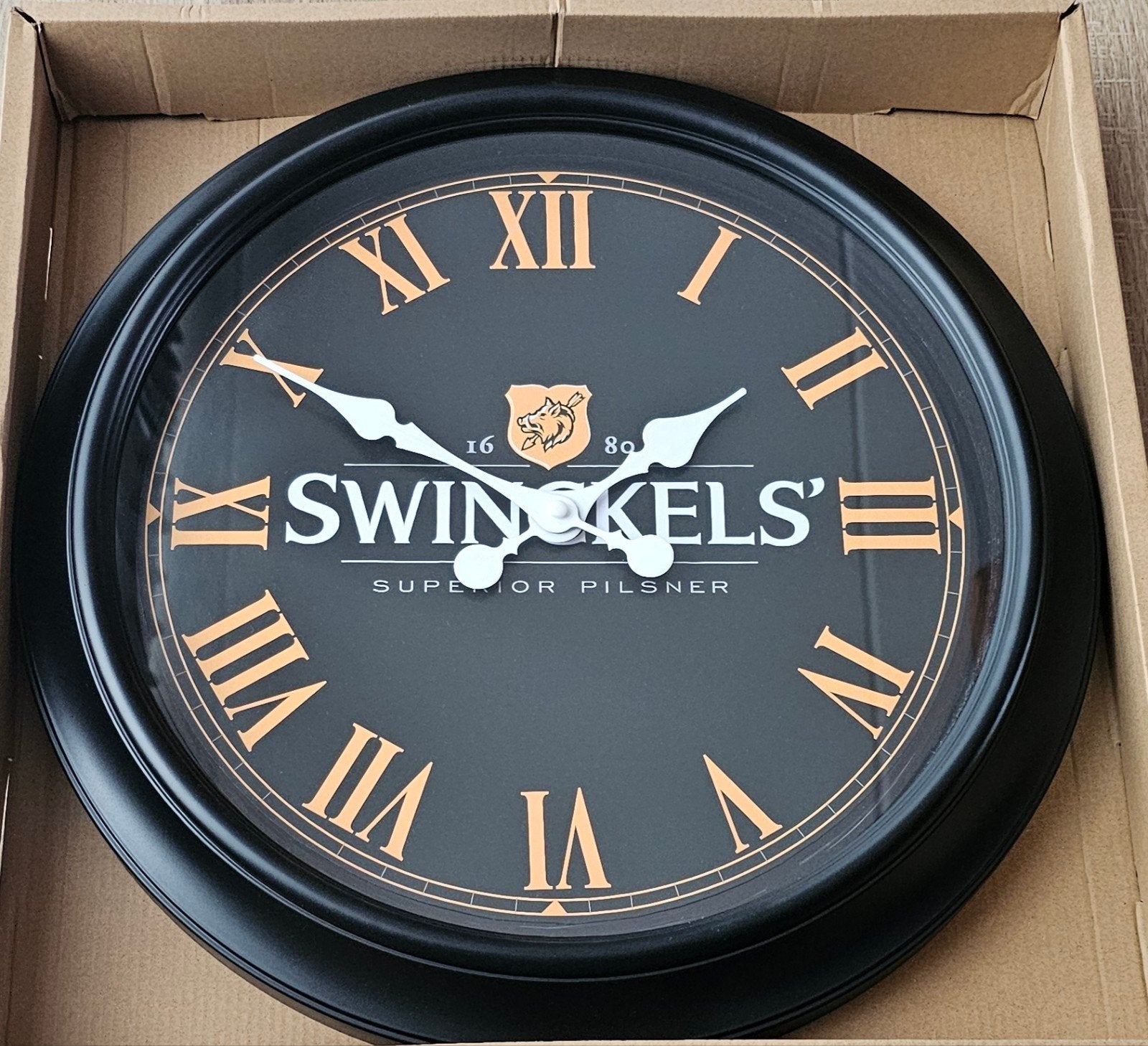 Mooi SWINCKELS WANDKLOK 40cm, Ophalen of Verzenden, Nieuw, Reclamebord, Plaat of Schild, Overige merken