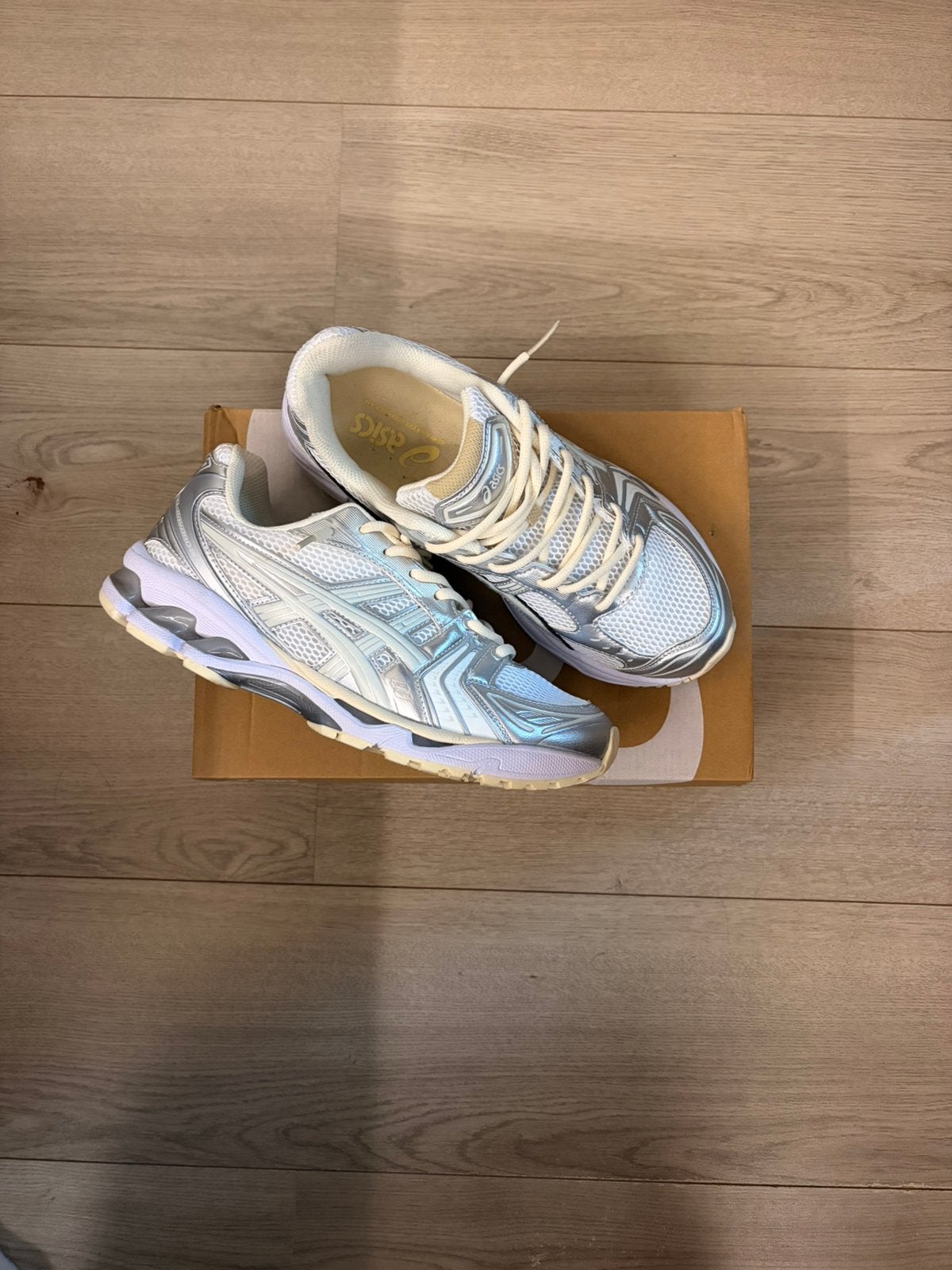 ASICS Gel-Kayano 14 Silver White – Size 42.5 – With Box, Ophalen of Verzenden, Zo goed als nieuw, Wit, Sportschoenen