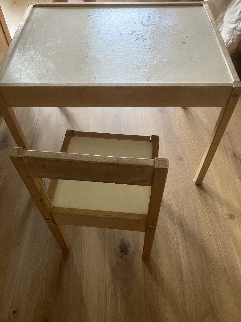 peuter-/kinderbureautje en stoeltje (gratis, gebruikt), Ophalen, Gebruikt
