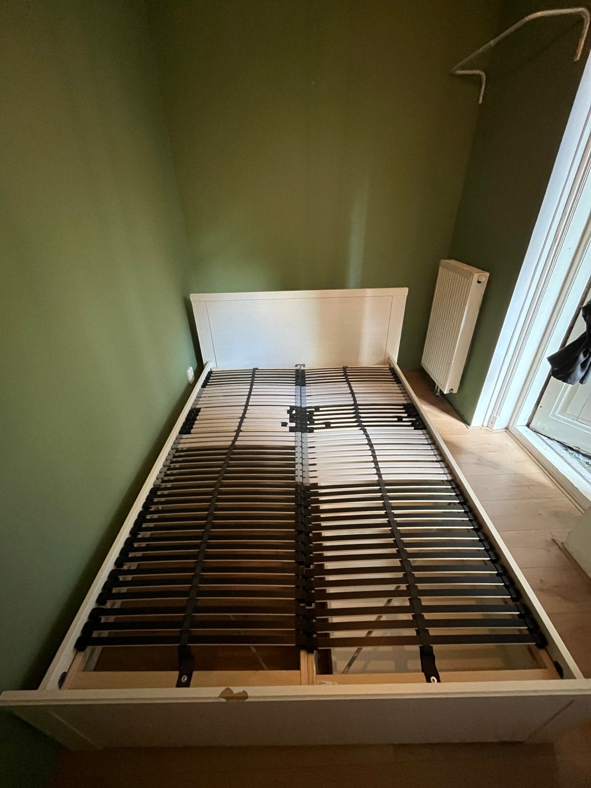 MOET WEG lattenbodem 2x 70x200 (dus 140x200), Ophalen, 140 cm, Zo goed als nieuw, Twijfelaar