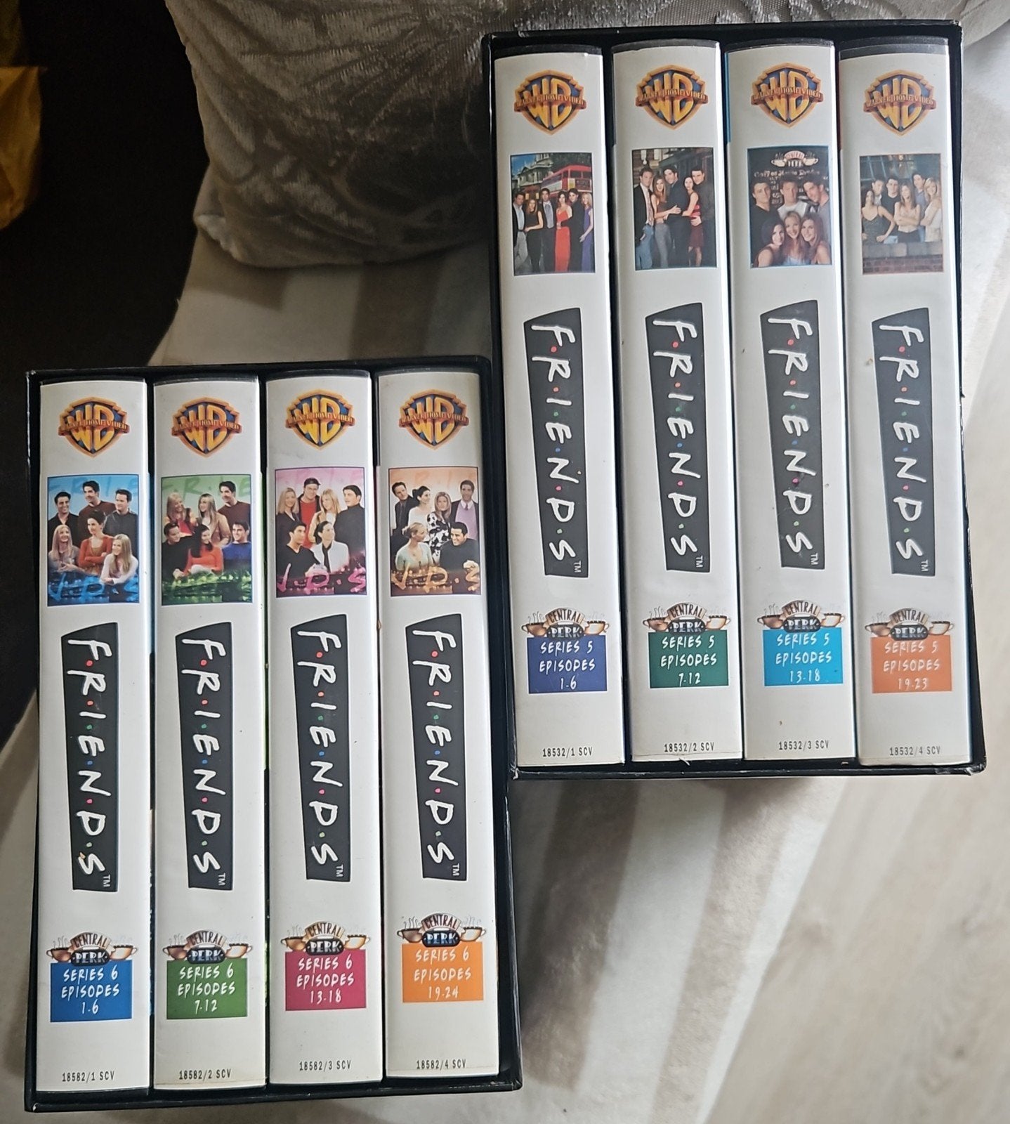 Vintage Friends VHS Boxsets Seizoen 5 & 6 (Compleet), Alle leeftijden, Ophalen, Zo goed als nieuw