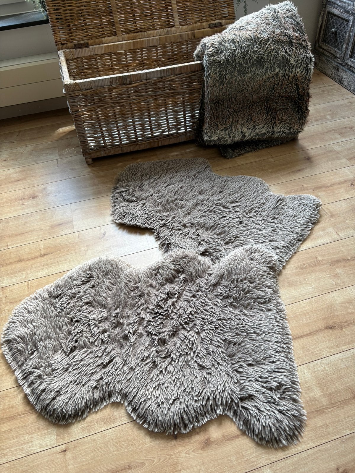 2 grote schapenvachten en grote dubbele plaid, Ophalen, Gebruikt, Vierkant